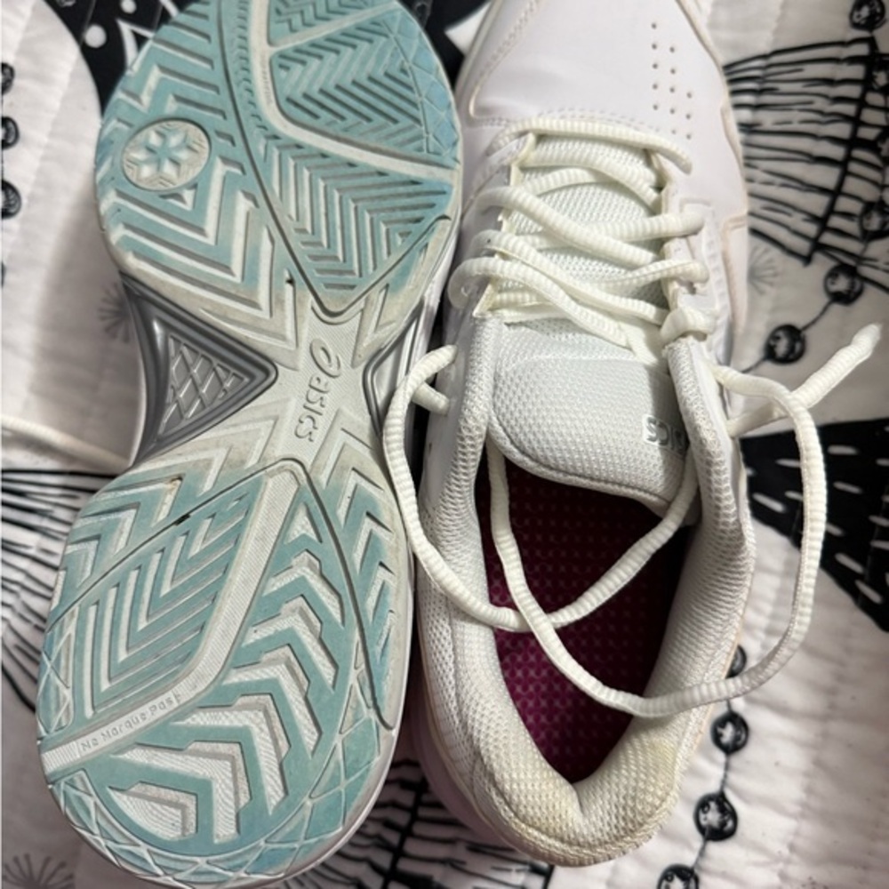 Asics White Athletic Shoes with Breathable Mesh and Distinctive Sole